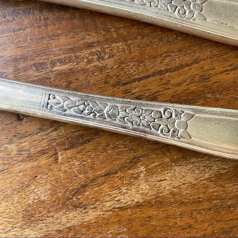 Lot of 4 Floral Pattern Knives 1938 Simeon L & George H Rogers Co. Silverplated